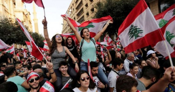 شاهد: لبنان كما لم تشاهدها من قبل.. فوضى وخراب يَعُمّ بيروت