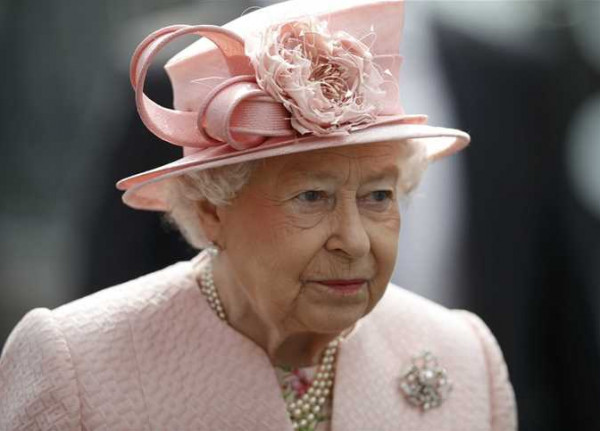 الملكة إليزابيث توقع على مشروع قانون حول انسحاب بريطانيا من الاتحاد الأوروبي
