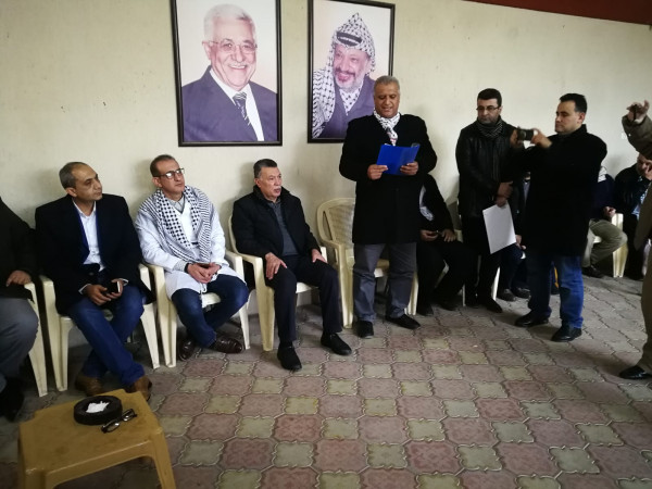 شاهد: أطباء غزة يسلمون "حلس" رسالة للرئيس عباس حول حقوقهم المالية