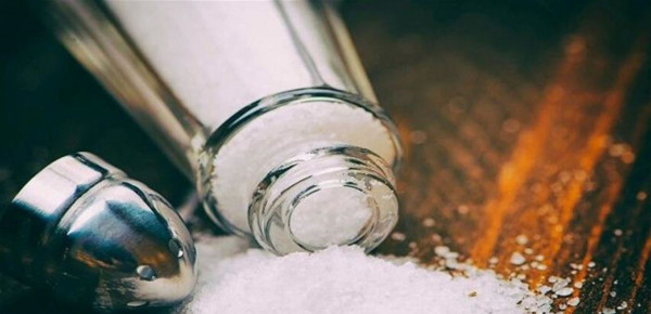 هل يساعد الملح على تخفيض الوزن؟ إليكم الجواب