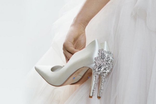 للعروس.. نصائح لاختيار حذاء الفرح