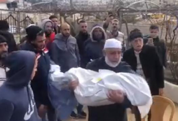 شاهد: عائلة أبو ارميلة تتسلم جثمان ابنها الطفل قيس