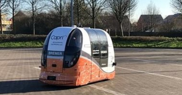 عربة الكترونية ذاتية القيادة يمكنها نقل الركاب بمراكز التسوق في بريطانيا