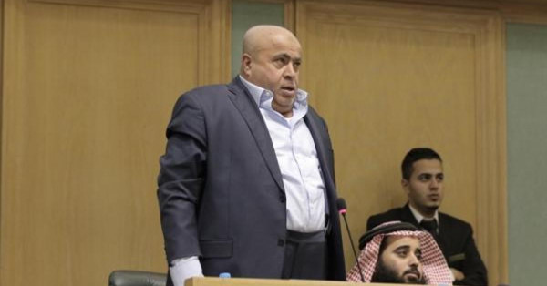 شاهد: نائب أردني لـ "ترامب": اقلع اقلع أنت وصفقتك