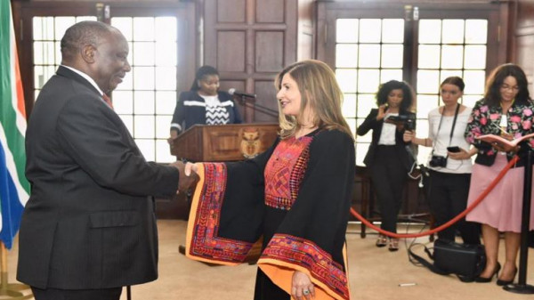 السفيرة جرار تُقدّم أوراق اعتمادها لرئيس جنوب أفريقيا