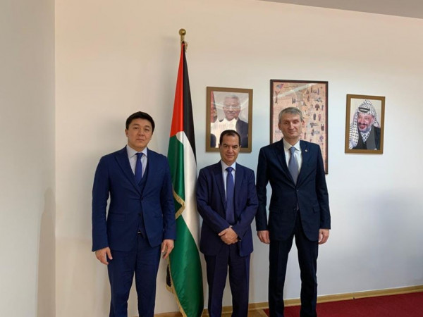 سفير فلسطين لدى كازاخستان يستقبل نائب المدير العام للجنة الأولمبية الكازاخستانية