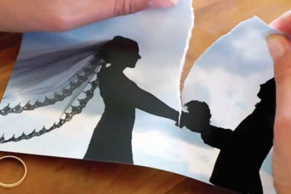 خليجية تكشف خيانة زوجها مع صديقتها المقربة وتفاجئه بطريقة الانتقام