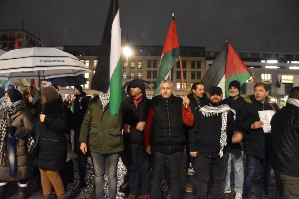 الجالية الفلسطينية بـ "برلين" تشارك في مظاهرة شعبية رافضة لـ(صفقة القرن)