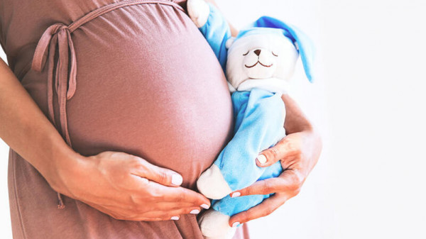 تمنع زوجها من حضور ولادة طفلهما الأول لسبب غير متوقع