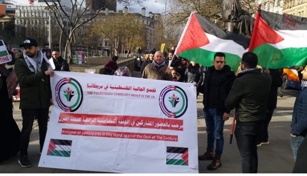 الجالية الفلسطينية ببريطانيا والمنتدى الفلسطيني ينظمان وقفة احتجاجية ضد صفقة القرن
