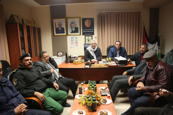 محافظ طولكرم يزور بلدية علار بمشاركة قائد المنطقة ومدراء الأجهزة الأمنية