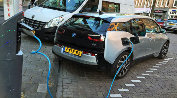 هولندا.. منح مالية لاقتناء سيارات كهربائية