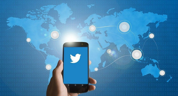 "تويتر": حسابي "فيسبوك" و"ماسنجر" تعرضا لاختراق