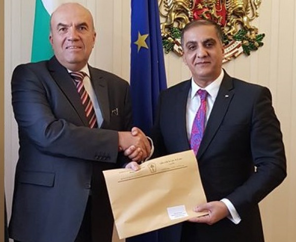 السفير المذبوح يواصل لقاءاته مع المسؤولين البلغار للتصدي لصفقة القرن