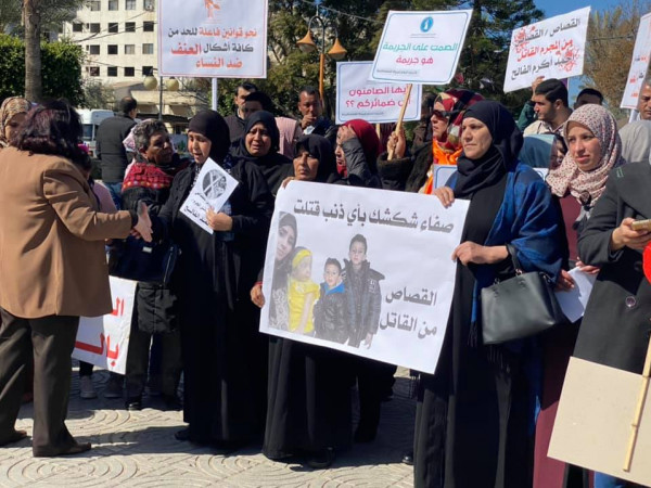 الاتحاد العام للمرأة الفلسطينية يشارك بالوقفة الصامتة للتنديد بجرائم قتل النساء