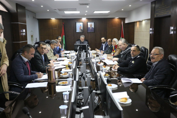وزير الحكم المحلي يترأس الاجتماع الدوري لمجلس التنظيم الأعلى