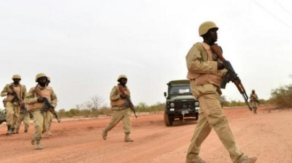 مسلحون يقتلون 24 شخصاً بينهم قس في بوركينا فاسو