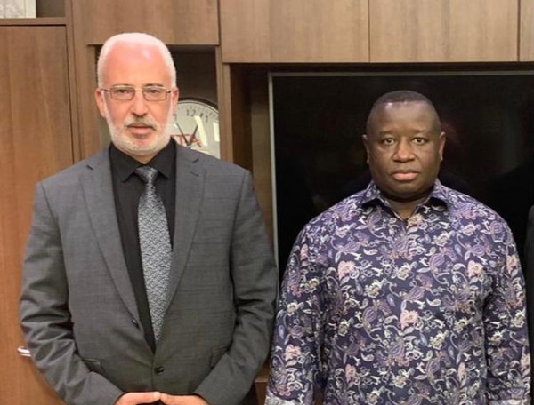 رئيس جمهورية سيراليون يستقبل سفير دولة فلسطين ثائر أبو بكر
