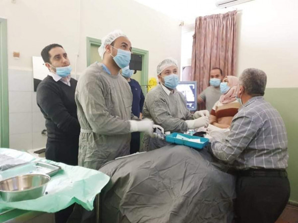 فريق طبي فلسطيني بالمقاصد ينجح بإجراء عملية قلب لجنين في رحم أمه