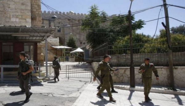 قوات الاحتلال تُشدد إجراءاتها العسكرية في محيط "الإبراهيمي" بالخليل