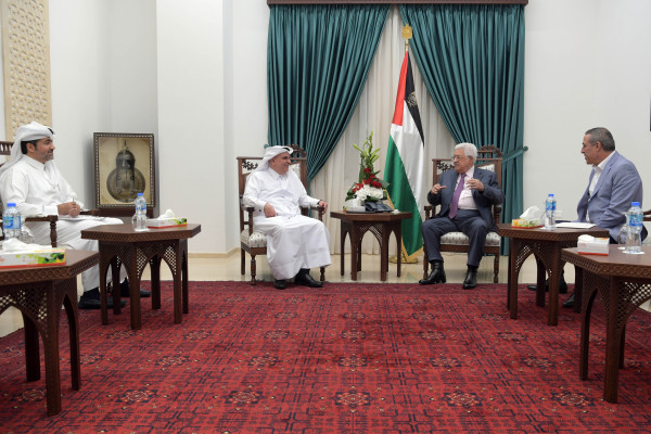 الرئيس عباس يلتقي السفير القطري محمد العمادي في رام الله