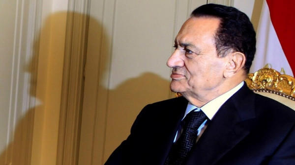 الكشف عن صورة لترخيص دفن مبارك