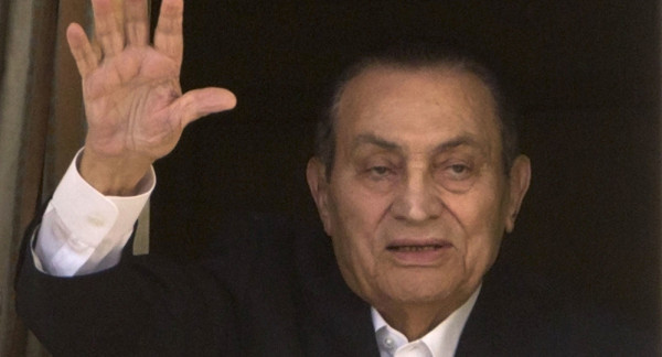 شاهد: طبيب مبارك يكشف مفاجأة لأول مرة عن طبيعة مرضه