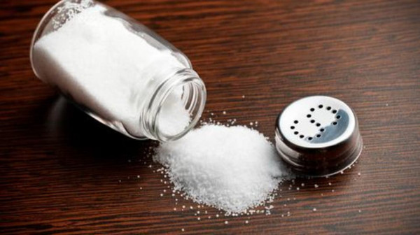 كيف تميزي أنواع الملح الطبيعي من المعالج بالمواد الكيماوية؟