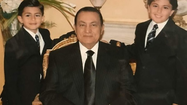 11 عاما من الحزن والفراق.. علاقة مبارك بحفيده الذي أوصى بالدفن بجواره