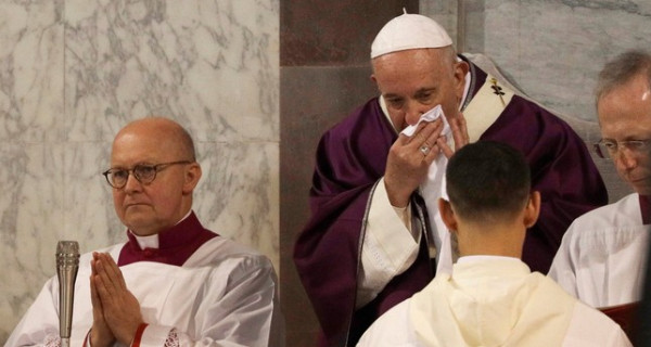 أنباء عن إصابته بـ (كورونا)..بابا الفاتيكان يعاني من "وعكة" ويؤجل جميع اللقاءات