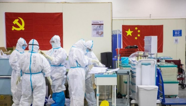 الصين تُسجّل 427 حالة إصابة جديدة بفيروس (كورونا)
