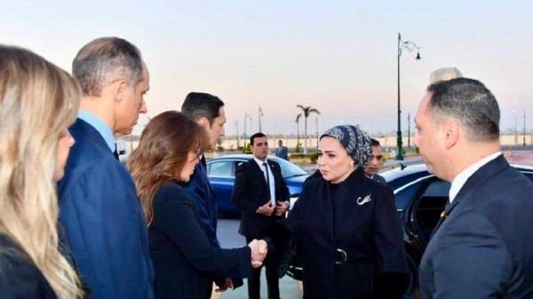شاهد: زوجة السيسي تُعزي سوزان مبارك