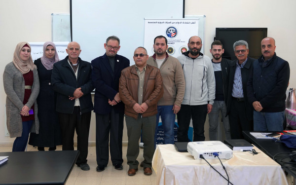 الجامعة العربية الأمريكية تخرج دورة التحكيم والعقود بنسختها الثانية