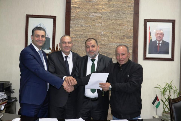 نقابة العاملين ببلدية الخليل وشركة "جوال" تُوقعان اتفاقية تجديد التعاون المشترك