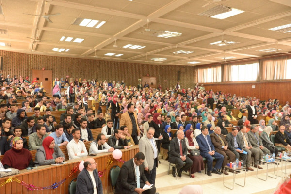 نائب رئيس جامعة أسيوط يشهد حفل تنصيب اتحاد طلاب كلية الآداب