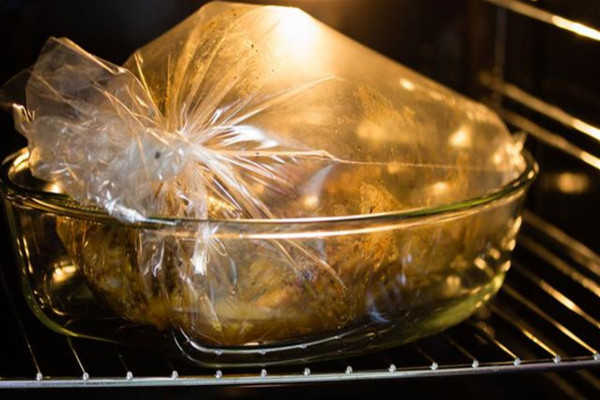 هل طهي الطعام في الأكياس الحرارية آمن على الصحة؟