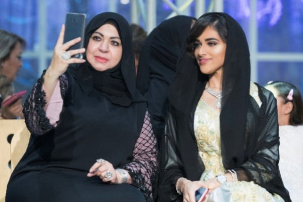 الشيخة جواهر خليفة تقص شريط افتتاح أسبوع الموضة الكازخستانى فى دبى