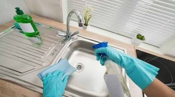 تعرف على أفضل حيل تنظيف منزلية دون استخدام منظفات صناعية