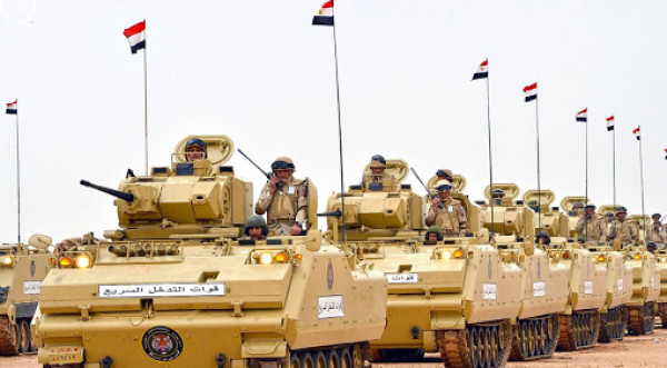 بعد نفي الجيش المصري نشر قواته.. اقتراح بفرض حظر التجول لمواجهة (كورونا)