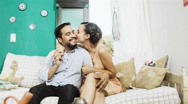تحدياً لكورونا.. زواج على الإنترنت في الأرجنتين