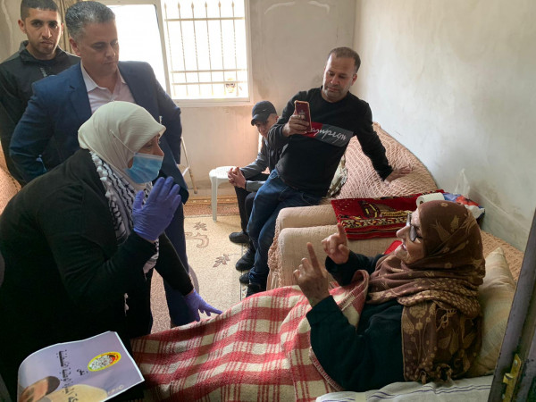 غنام بزيارة عائلة الشهيد الخوجا: أوجعني عدم مقدرتي تقبيل جبين والدته بسبب (كورونا)