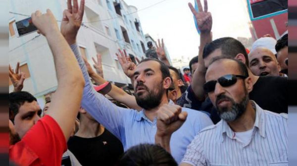 شخصيات مغربية تناشد عاهل البلاد لإطلاق سراح معتقلي الريف والصحفيين
