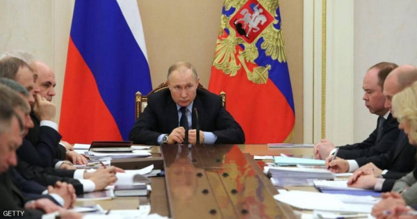 (كورونا) يقتحم مكتب بوتن.. والكرملين يوضح