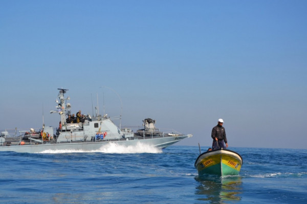 بحرية الاحتلال تُهاجم مراكب الصيادين في بحر شمال غزة