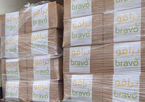 شبكة "برافو" تسلم مئات الطرود الغذائية لرام الله لتوزيعها على العائلات المتضررة