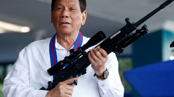 رئيس الفلبين يُهدد مخالفي إجراءات (كورونا).. سأدفنكم