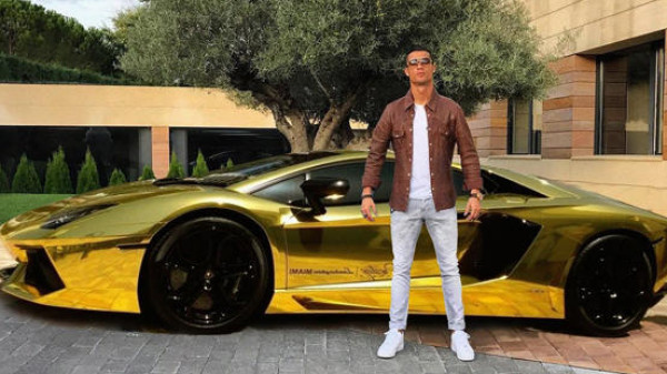 رونالدو أول ملياردير في عالم كرة القدم