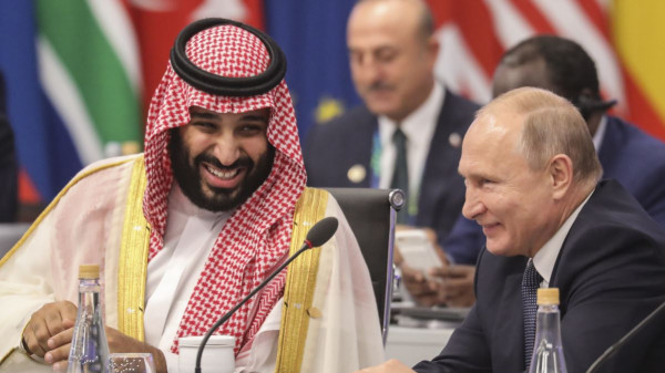 حرب النفط بين السعودية وروسيا.. هل تضع أوزارها أم تشعلها أمريكا؟