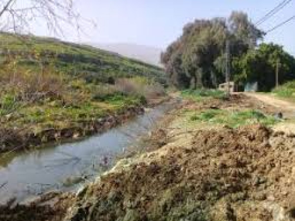 سلطة المياه: ضخ المستوطنين للمياه العادمة بالخليل جريمة تُضاف لسجل الاحتلال بزمن (كورونا)