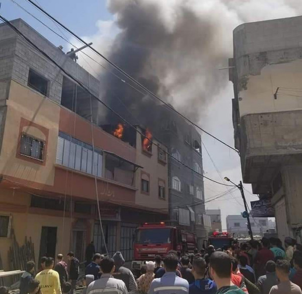 شاهد: حريق بشقة سكنية في حي الشيخ رضوان بغزة